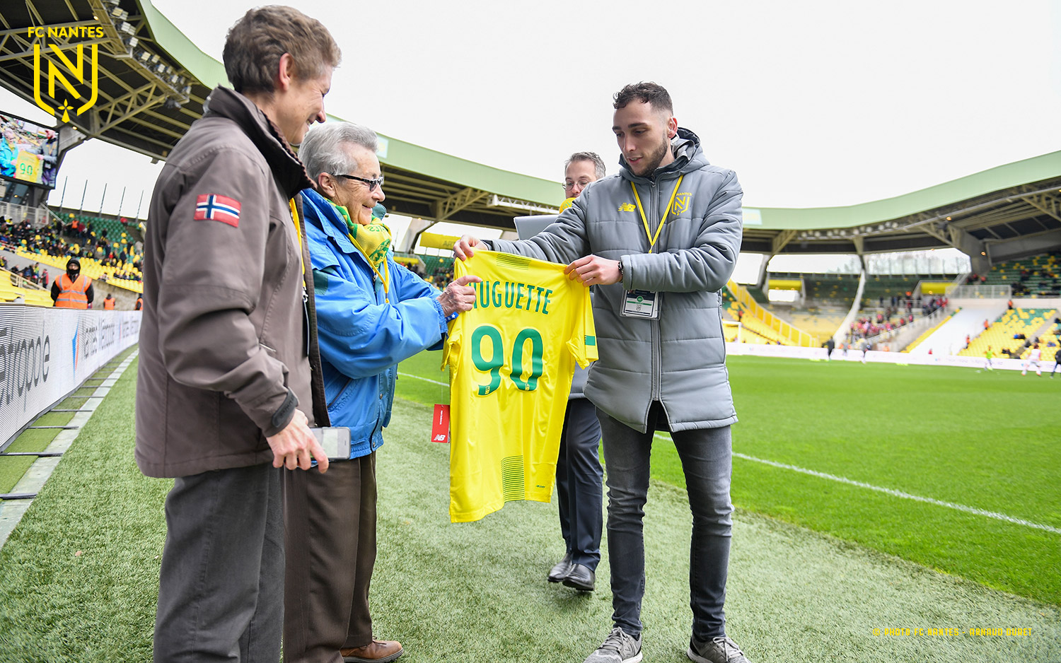 Autocollant "Bébé à Bord FanZone Foot FC Nantes" - 14 Cm, Couleurs Vives, Haute Qualité - Pour Vitre Et Carrosserie