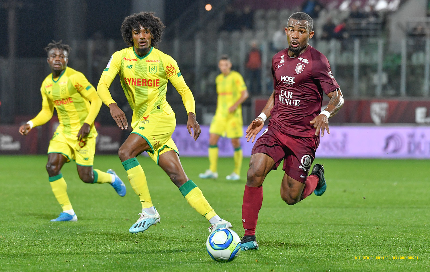 Pin's FC Nantes Vs FC Metz - Match Du 04-08-90 - Collection Football
