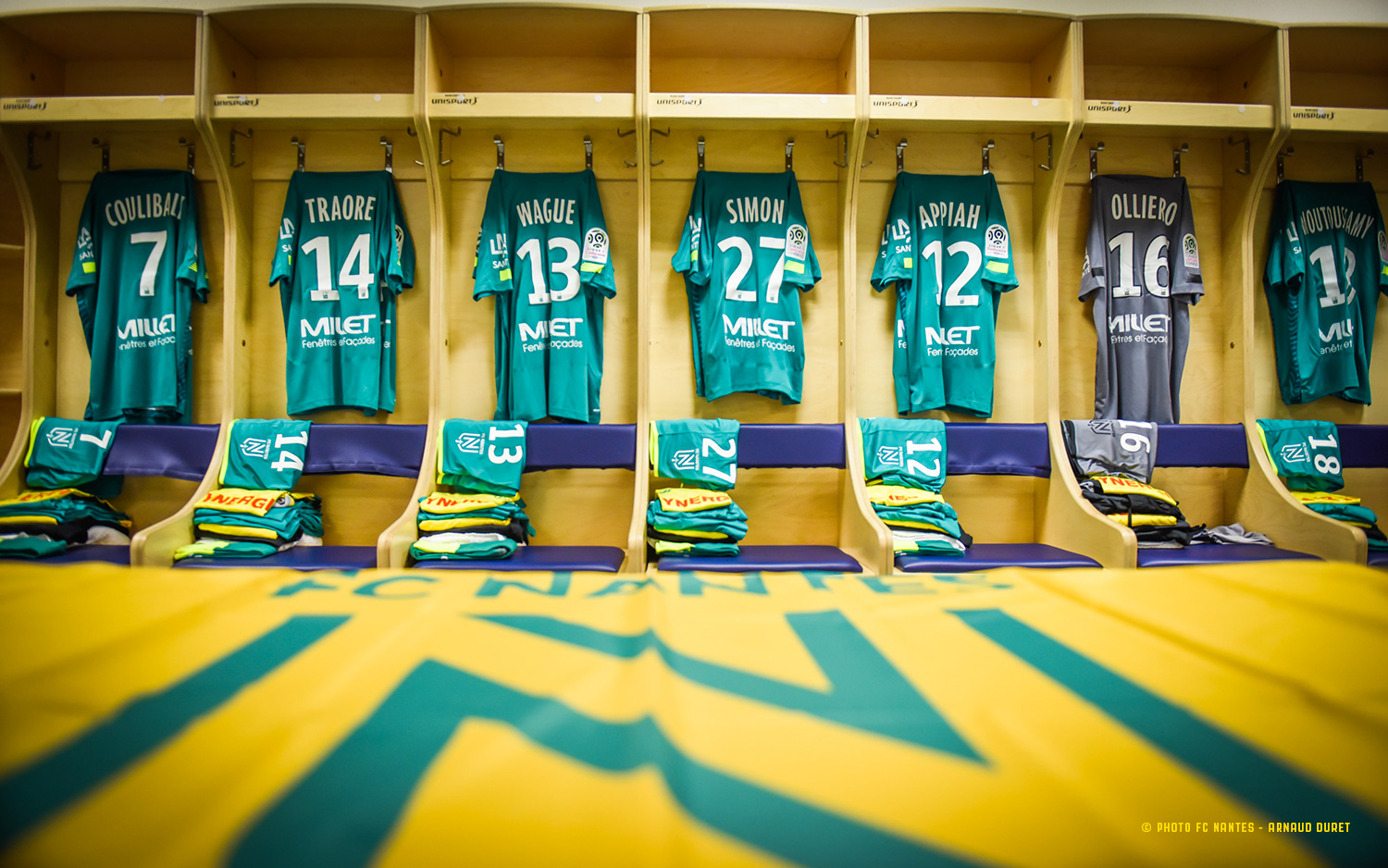 ULTRA BOX #2 – Box Surprise FC NANTES – Articles Vintage Pour Supporters