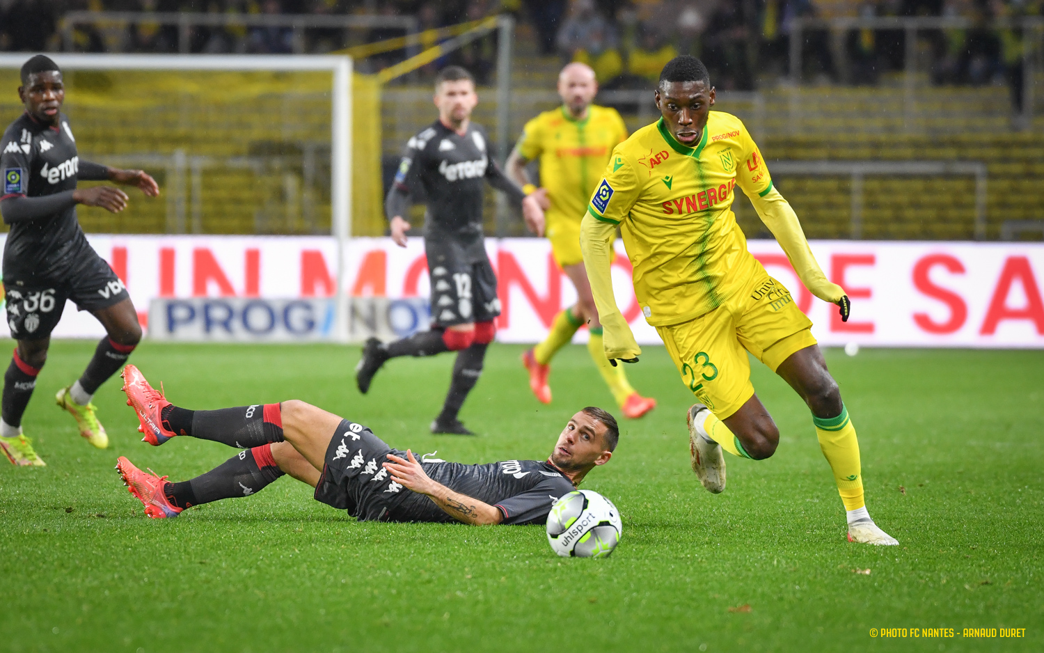 Ludovic BLAS. Attaquant. Maillot N°21 du FC Nantes porté…