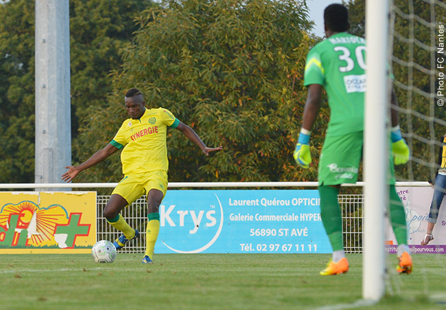 Adama Niane voir son tir enveloppé finir à côté du but, pour quelques centimètres