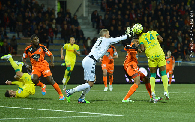 GK Nkoudou bute sur Lecomte