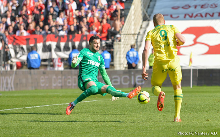 Subasic s'interpose face à Kolbeinn Sigthorsson