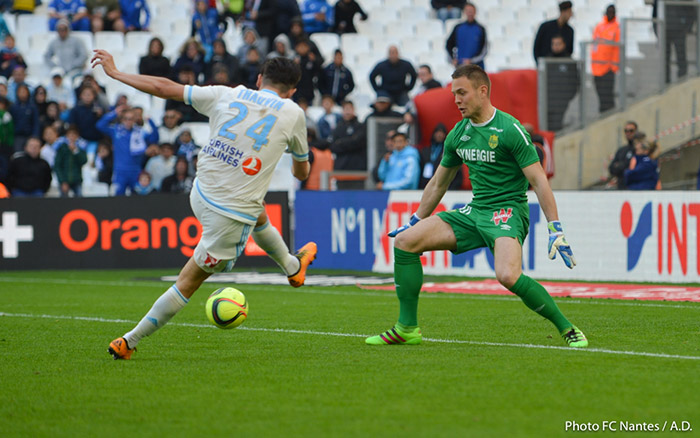 Florian Thauvin face à Maxime Dupé