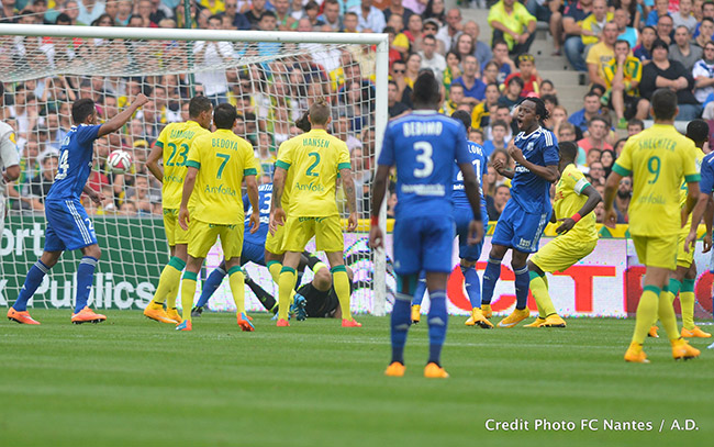 Les Canaris se font surprendre sur coup-franc