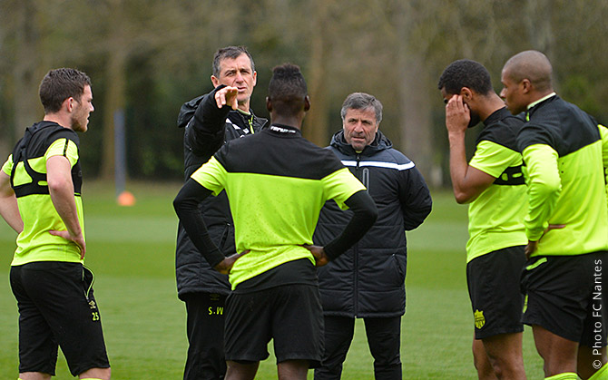 Stéphane Wiertelak donne les consignes avant de passer sur les ateliers de courses