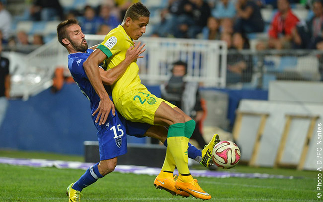 Yacine Bammou aux prises avec Julien Palmieri