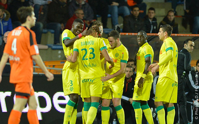 Les Canaris félicitent Yacine Bammou, auteur de son troisième but de la saison