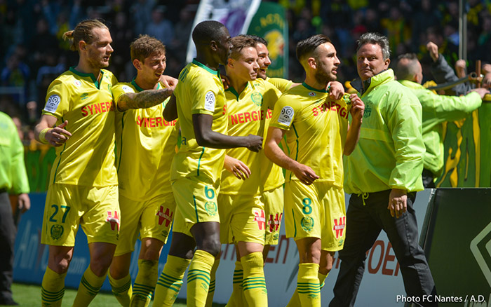 La joie des Nantais autour d'Adrien Thomasson, buteur