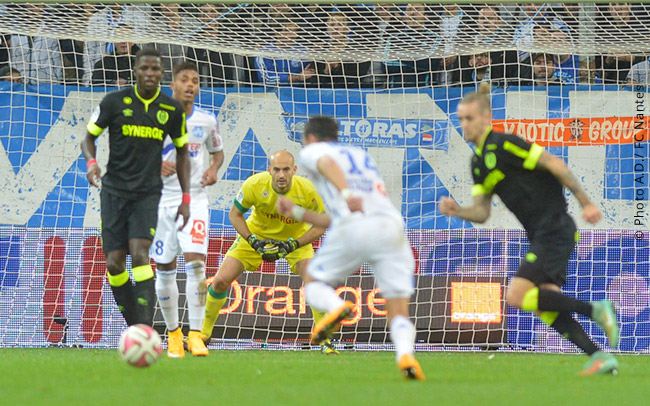 Rémy Riou face à Thauvin